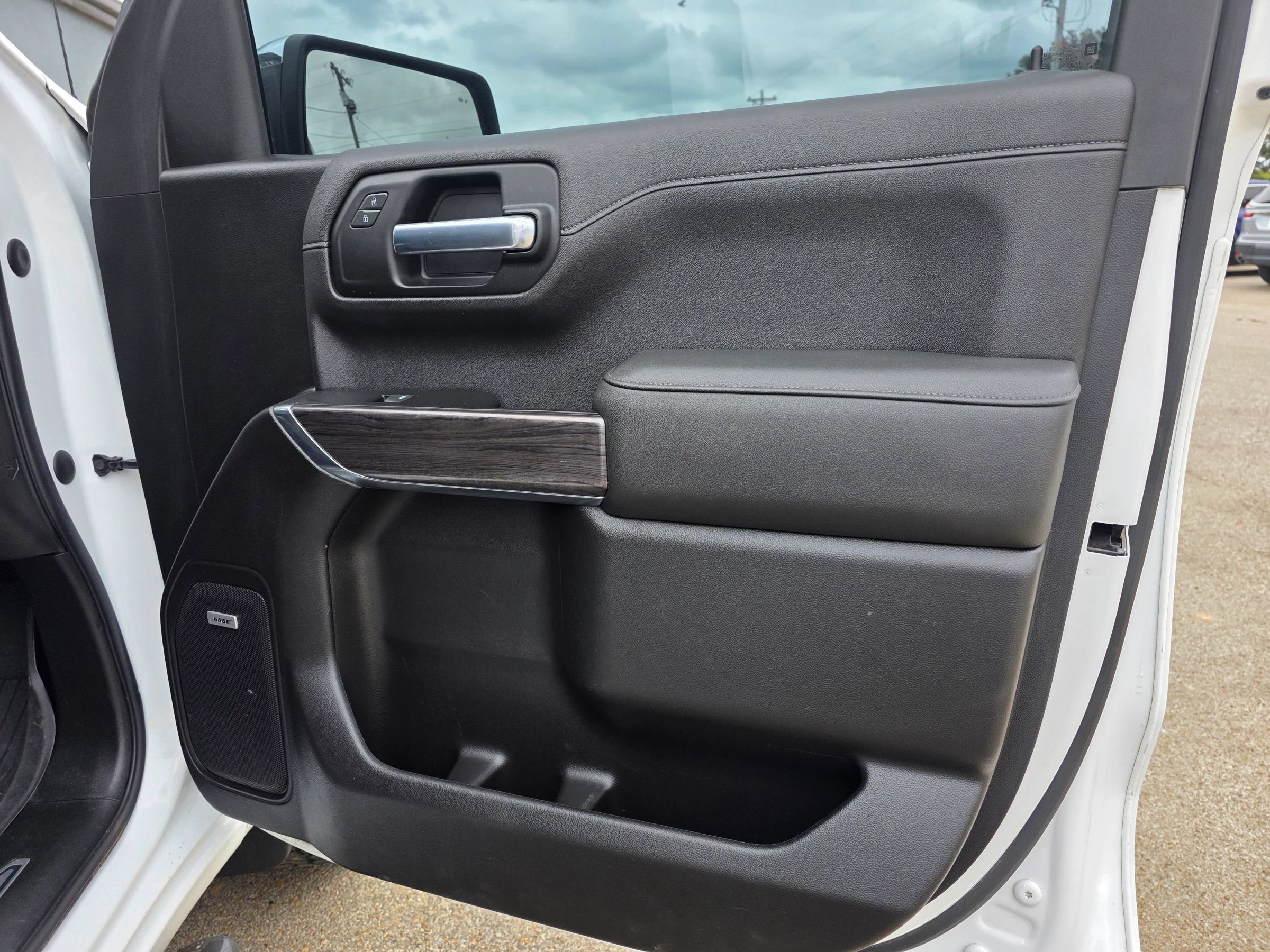 Used 2022 Chevrolet Silverado 1500 LTZ w/ LTZ Premium Package AWD/4WD image 5