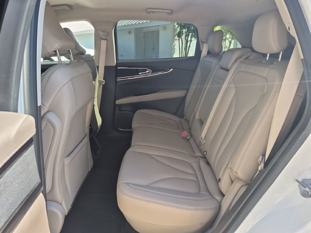 Used 2022 Lincoln Nautilus FWD w/ Premium Package image 27