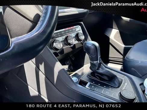 Used 2018 Volkswagen Tiguan SEL AWD/4WD image 12