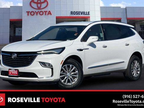 Used 2022 Buick Enclave Essence image 1