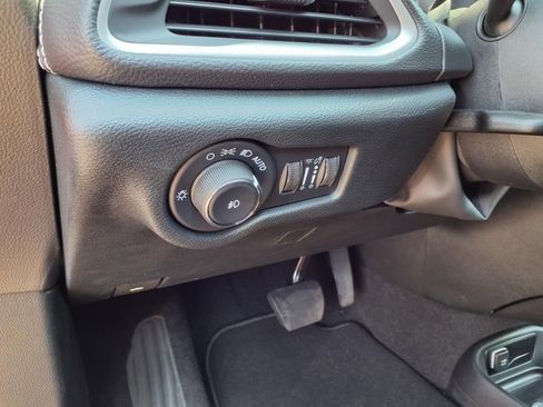 New 2026 Chrysler Pacifica Select image 12