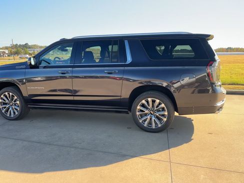 New 2026 Chevrolet Suburban High Country image 6