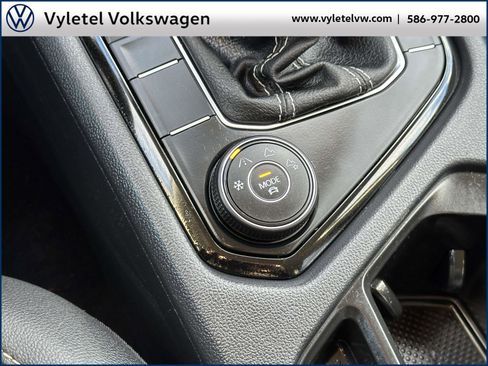 Certified 2023 Volkswagen Taos SE w/ Black Wheel Package image 29