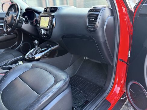 Used 2016 Kia Soul ! w/ Premium Package image 10