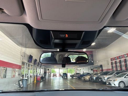Used 2025 Nissan Rogue SV FWD image 18