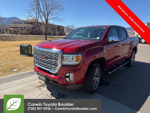 Used 2021 GMC Canyon Denali image 3