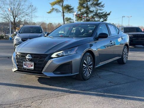 Used 2025 Nissan Altima 2.5 SV image 5