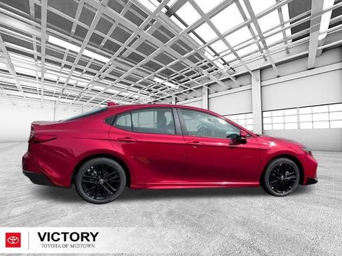 Used 2026 Toyota Camry SE AWD/4WD image 2