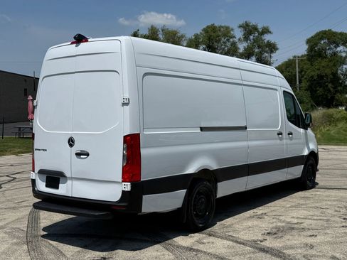 Used 2023 Mercedes-Benz Sprinter 2500 image 4