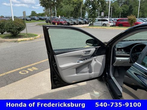 Used 2017 Toyota Camry LE FWD image 15