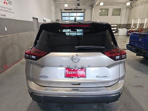 Used 2025 Nissan Rogue SL w/ SL Premium Package AWD/4WD image 4