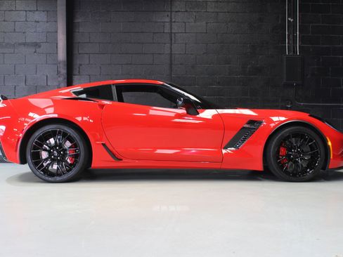 Used 2016 Chevrolet Corvette Z06 w/ 3LZ Preferred Equipment Group image 18