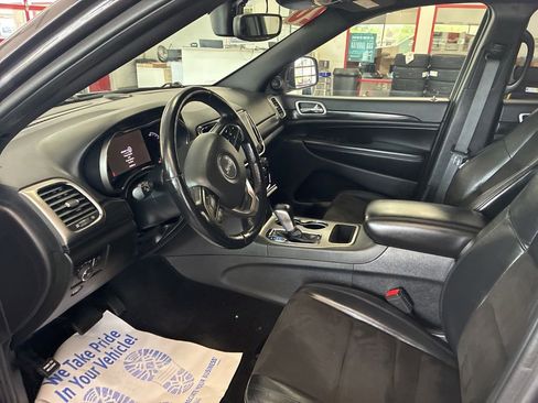 Used 2020 Jeep Grand Cherokee Altitude AWD/4WD image 6