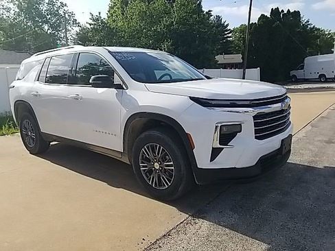 Certified 2026 Chevrolet Traverse LT AWD/4WD image 2