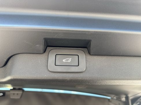 Used 2023 Land Rover Discovery S R-Dynamic AWD/4WD image 13
