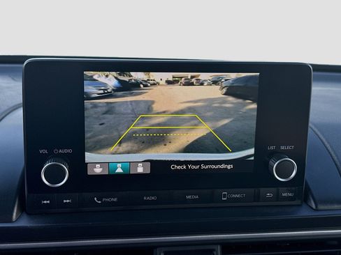 Used 2023 Honda Pilot LX image 13