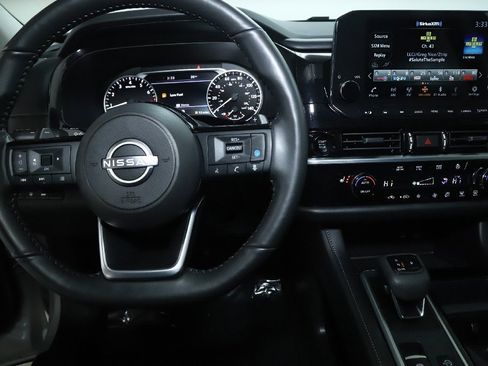 Certified 2025 Nissan Pathfinder SL image 30