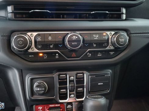 Used 2025 Jeep Gladiator Rubicon image 19