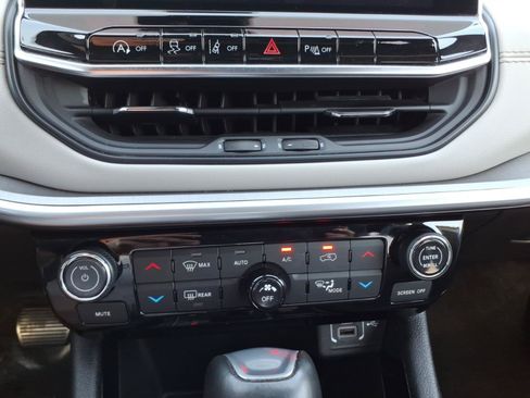Used 2025 Jeep Compass Limited AWD/4WD image 24