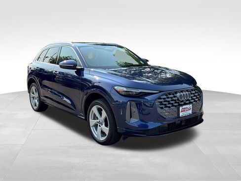 Used 2025 Audi Q5 Premium Plus AWD/4WD image 3