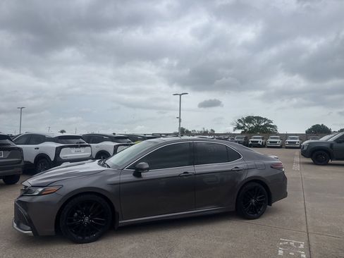 Used 2023 Toyota Camry XSE image 9