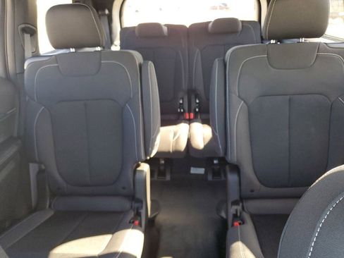 New 2025 Jeep Grand Cherokee L Laredo image 32