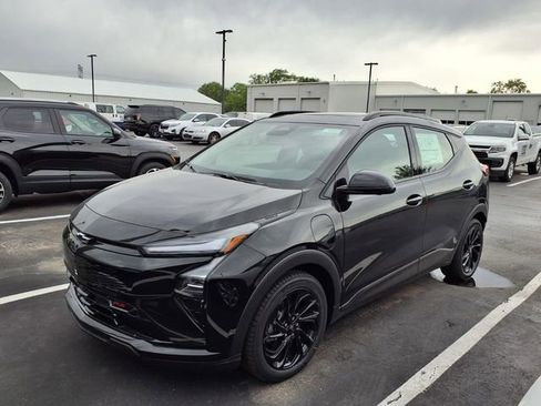 New 2027 Chevrolet Bolt RS w/ Technology Package FWD image 4