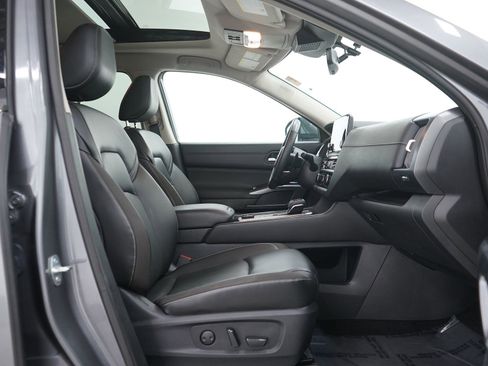 Used 2023 Nissan Pathfinder SL w/ SL Premium Package image 10