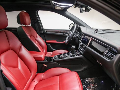 Certified 2023 Porsche Macan AWD/4WD image 23