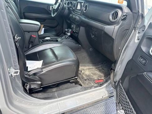 Used 2018 Jeep Wrangler Unlimited Sahara w/ Cold Weather Group AWD/4WD image 19
