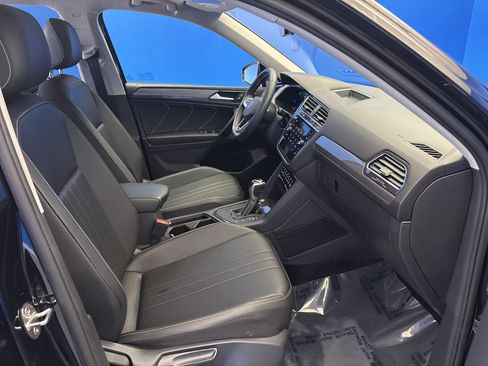 Certified 2023 Volkswagen Tiguan SE FWD image 24
