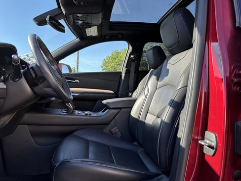 Used 2019 Cadillac XT4 Premium Luxury w/ Cold Weather Package AWD/4WD image 11