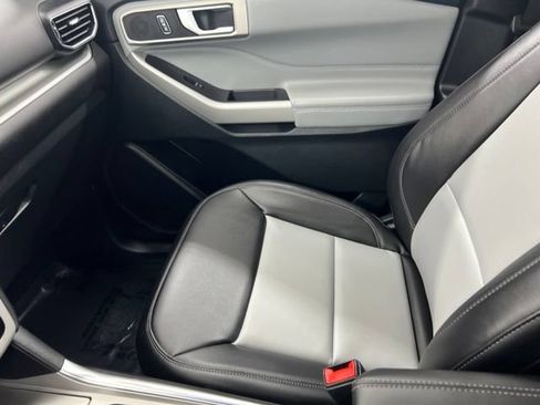 Used 2023 Ford Explorer XLT w/ Equipment Group 202A AWD/4WD image 21