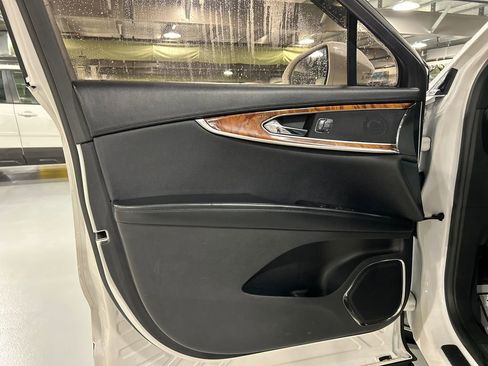 Used 2017 Lincoln MKX Reserve w/ Lincoln MKX Climate Package AWD/4WD image 9