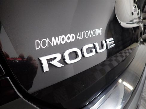 Used 2020 Nissan Rogue SV image 14