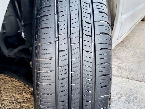 Used 2015 Chrysler Town & Country Touring FWD image 31