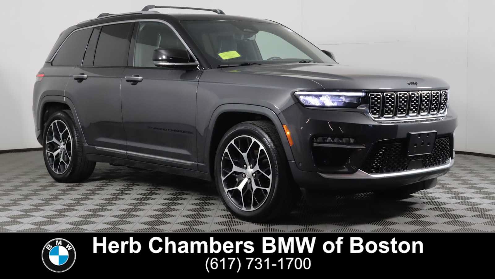 Used 2023 Jeep Grand Cherokee Summit AWD/4WD image 1