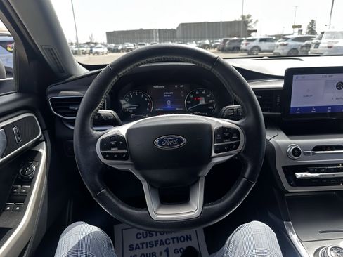 Certified 2022 Ford Explorer XLT w/ Equipment Group 202A AWD/4WD image 9