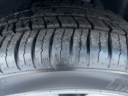 Used 2023 Land Rover Range Rover Velar R-Dynamic S image 29