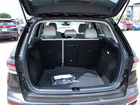 New 2026 Volkswagen Taos SE FWD image 29