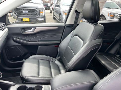 Certified 2022 Ford Escape SEL w/ Technology Package AWD/4WD image 9