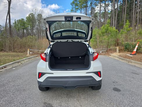 Used 2020 Toyota C-HR XLE image 12