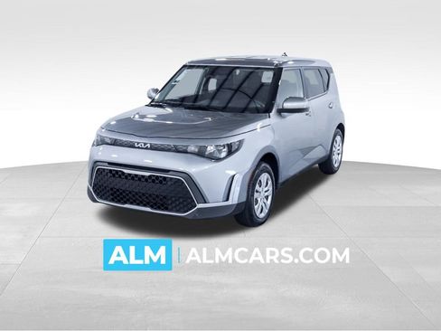 Used 2025 Kia Soul LX FWD image 1