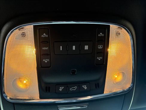 Used 2021 Jeep Grand Cherokee Limited w/ Luxury Group II image 18