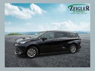 Used 2023 Toyota Sienna XLE video 1