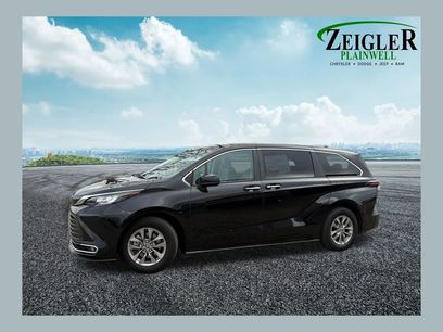Used 2023 Toyota Sienna XLE