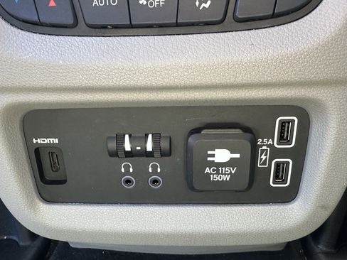 Used 2021 Honda Pilot Touring image 22