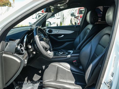 Used 2019 Mercedes-Benz GLC 300 image 16
