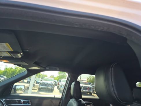 Used 2018 Ford Explorer Limited w/ Ford Safe & Smart Package FWD image 6