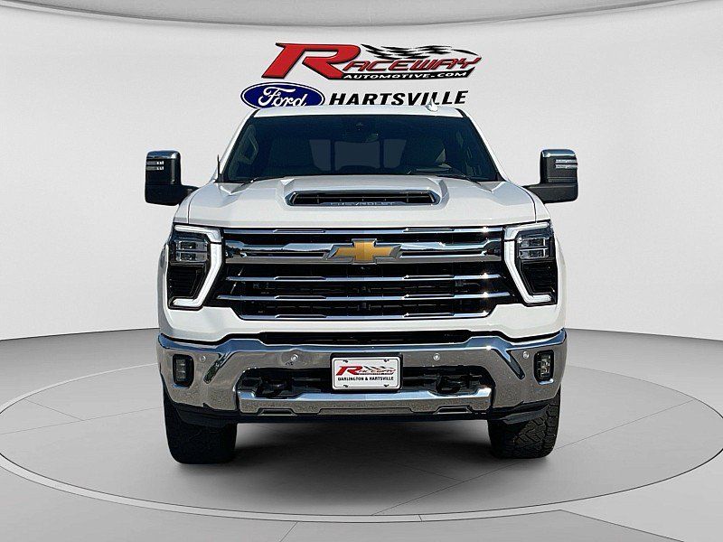 Used 2024 Chevrolet Silverado 2500 LTZ w/ LTZ Plus Package AWD/4WD image 3